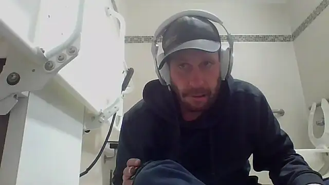 Snapshot of axelongshaft69 chatting on March 7, 11:24 pm axelongshaft69 online show from March 7, 11:24 pm