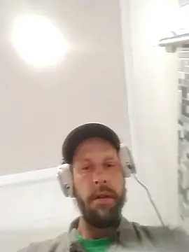 Snapshot of axelongshaft69 chatting on March 29, 10:32 pm axelongshaft69 online show from March 29, 10:32 pm