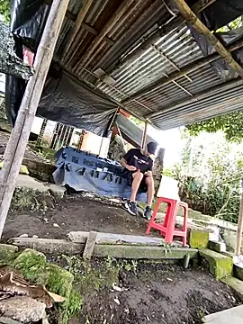 Jestebanano online show from May 10, 1:27 pm