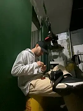 Jestebanano online show from May 17, 4:54 am