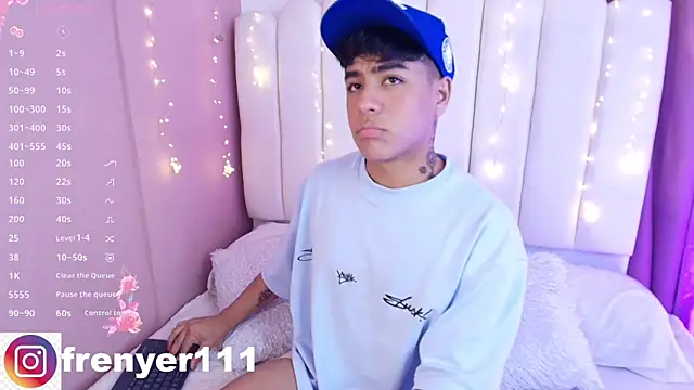 kiing azahell online show from March 11, 12:00 am