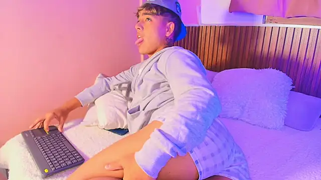 kiing azahell online show from September 9, 5:07 am