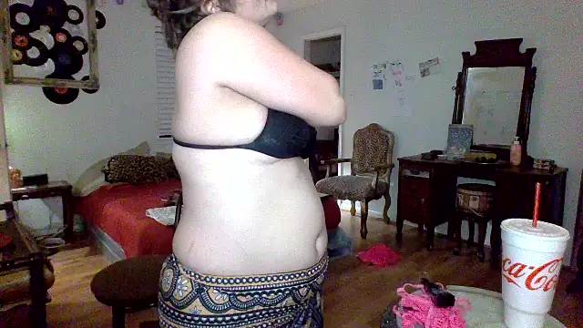 sophiarica online show from April 29, 4:00 pm