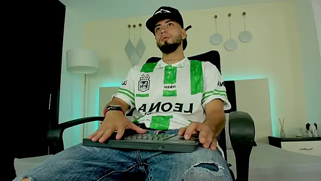 MattDevon online show from December 1, 12:48 am