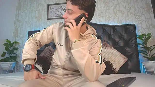 Snapshot of MattDevon chatting on February 13, 4:08 am MattDevon online show from February 13, 4:08 am