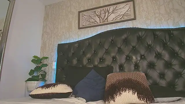 Snapshot of MattDevon chatting on February 15, 7:51 am MattDevon online show from February 15, 7:51 am