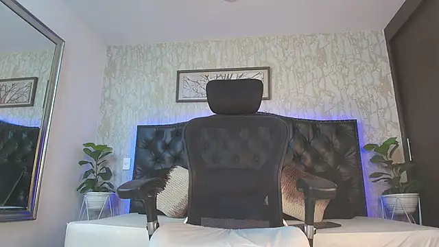 Snapshot of MattDevon chatting on February 21, 3:51 am MattDevon online show from February 21, 3:51 am