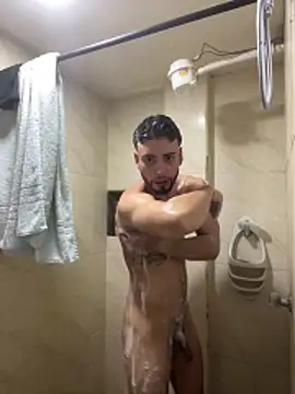 Snapshot of MattDevon chatting on March 18, 12:36 am MattDevon online show from March 18, 12:36 am