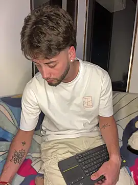 Snapshot of MattDevon chatting on March 19, 2:59 am MattDevon online show from March 19, 2:59 am