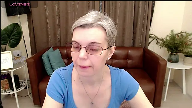 Cutie Erikaa1 online show from January 18, 1:41 am