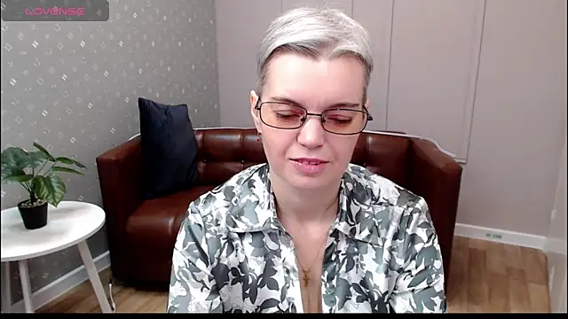 Cutie Erikaa1 online show from December 18, 2:17 am