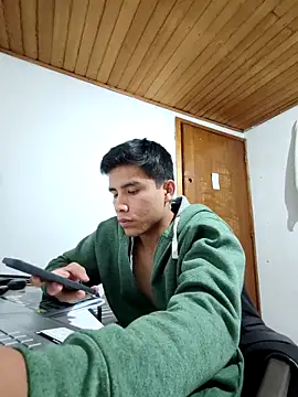 Snapshot of AlexTova chatting on March 29, 1:16 am AlexTova online show from March 29, 1:16 am