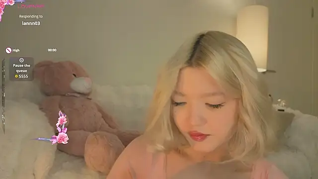 Snapshot of milli_sun_ chatting on February 25, 5:06 am milli sun online show from February 25, 5:06 am