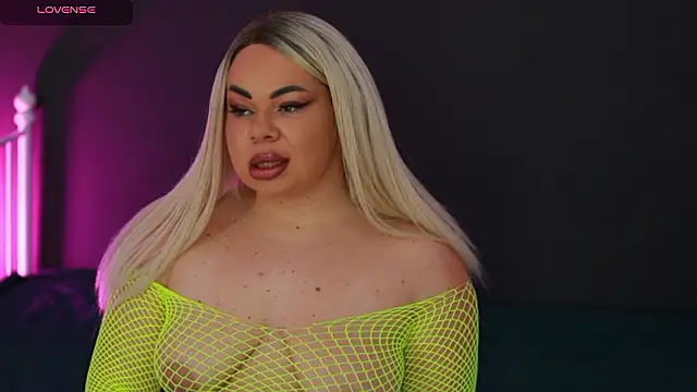 Snapshot of MissLilaa chatting on December 7, 4:47 pm MissLilaa online show from December 7, 4:47 pm