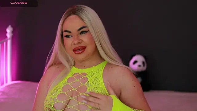 Snapshot of MissLilaa chatting on December 17, 6:42 pm MissLilaa online show from December 17, 6:42 pm