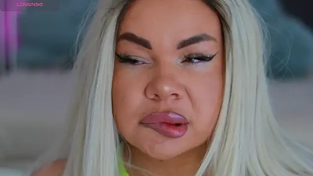 Snapshot of MissLilaa chatting on January 16, 9:37 am MissLilaa online show from January 16, 9:37 am