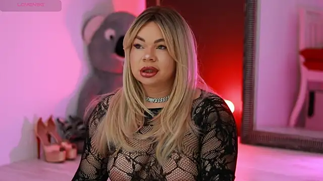 Snapshot of MissLilaa chatting on March 22, 5:41 pm MissLilaa online show from March 22, 5:41 pm