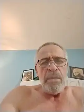 Snapshot of geilerschwanz64 chatting on December 19, 3:52 pm geilerschwanz64 online show from December 19, 3:52 pm