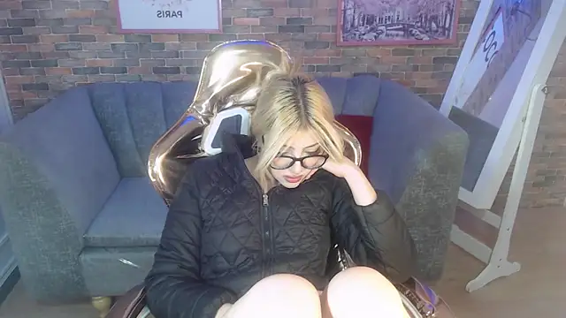 Snapshot of Kitty_fox_b chatting on March 7, 3:49 pm Kitty fox b online show from March 7, 3:49 pm