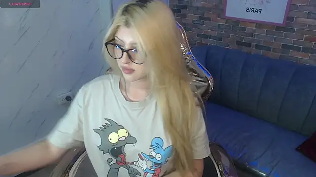 Snapshot of Kitty_fox_b chatting on March 10, 4:03 pm Kitty fox b online show from March 10, 4:03 pm