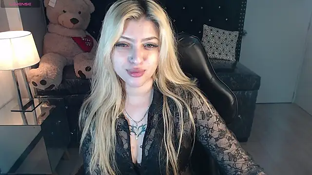 Snapshot of Kitty_fox_b chatting on March 21, 12:50 pm Kitty fox b online show from March 21, 12:50 pm