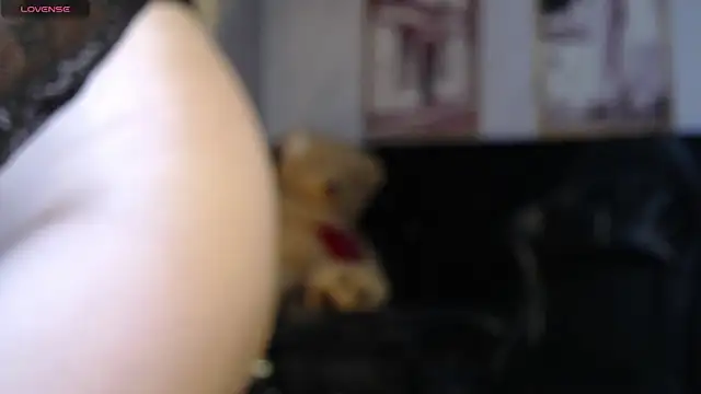 Snapshot of Kitty_fox_b chatting on March 21, 3:57 pm Kitty fox b online show from March 21, 3:57 pm