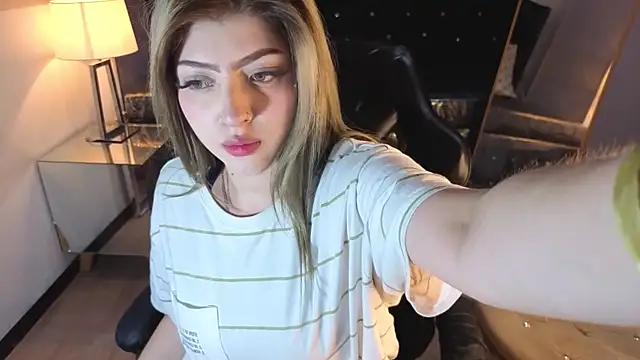 Snapshot of Kitty_fox_b chatting on September 13, 12:38 pm Kitty fox b online show from September 13, 12:38 pm