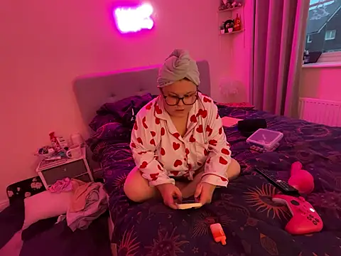 Tallulah-mae-xoxox online show from January 26, 4:30 pm