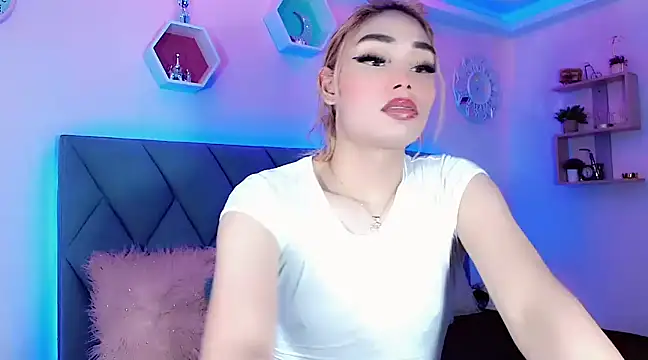 Hallyhott online show from December 12, 1:06 pm