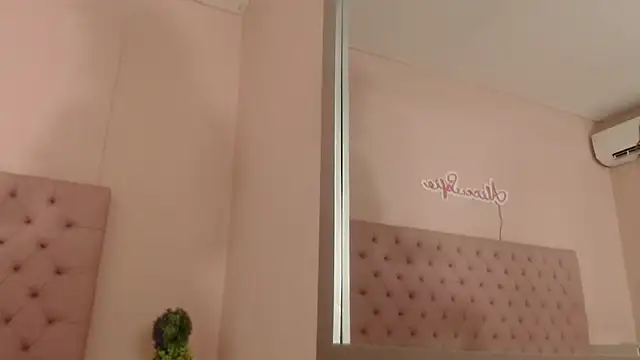 alice sofia online show from October 22, 1:33 pm