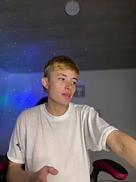 Snapshot of nico_18x chatting on February 11, 5:26 am nico 18x online show from February 11, 5:26 am