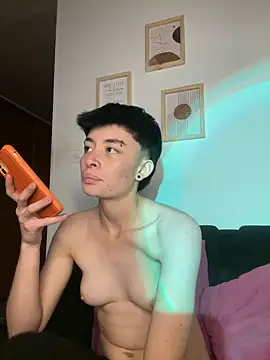 Snapshot of nico_18x chatting on February 19, 1:40 am nico 18x online show from February 19, 1:40 am