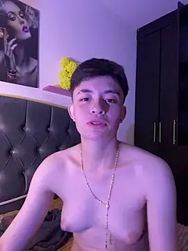 Snapshot of nico_18x chatting on November 13, 6:34 am nico 18x online show from November 13, 6:34 am