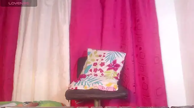 Snapshot of princes_bigcock_1 chatting on December 5, 4:42 am princes bigcock 1 online show from December 5, 4:42 am