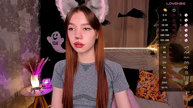 Snapshot of MilliBrown_ chatting on October 25, 6:43 am MilliBrown  online show from October 25, 6:43 am