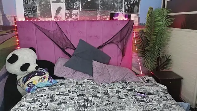 Snapshot of Baby_lunatic chatting on December 10, 9:33 pm Baby lunatic online show from December 10, 9:33 pm