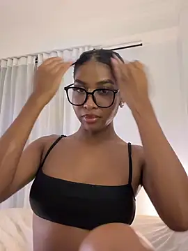 Snapshot of IamCrystal2 chatting on January 13, 1:55 am IamCrystal2 online show from January 13, 1:55 am