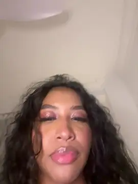 Snapshot of IamCrystal2 chatting on March 1, 10:45 pm IamCrystal2 online show from March 1, 10:45 pm