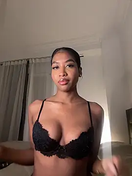 Snapshot of IamCrystal2 chatting on March 11, 2:28 am IamCrystal2 online show from March 11, 2:28 am