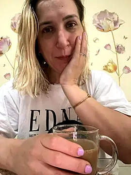 Snapshot of Bia_sexynovaes chatting on October 27, 12:20 pm Bia sexynovaes online show from October 27, 12:20 pm