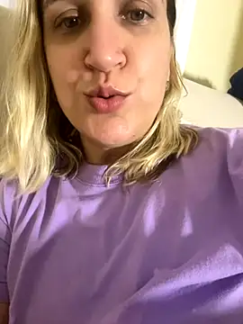 Snapshot of Bia_sexynovaes chatting on October 28, 1:09 am Bia sexynovaes online show from October 28, 1:09 am