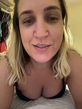 Snapshot of Bia_sexynovaes chatting on November 9, 9:24 pm Bia sexynovaes online show from November 9, 9:24 pm