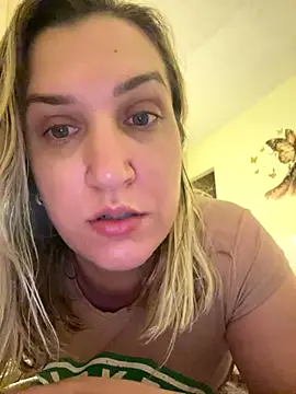 Snapshot of Bia_sexynovaes chatting on December 13, 10:04 pm Bia sexynovaes online show from December 13, 10:04 pm