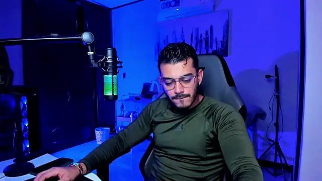 BrunoD31 online show from December 2, 3:23 am