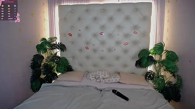 Lella Ryann  online show from March 9, 6:43 pm