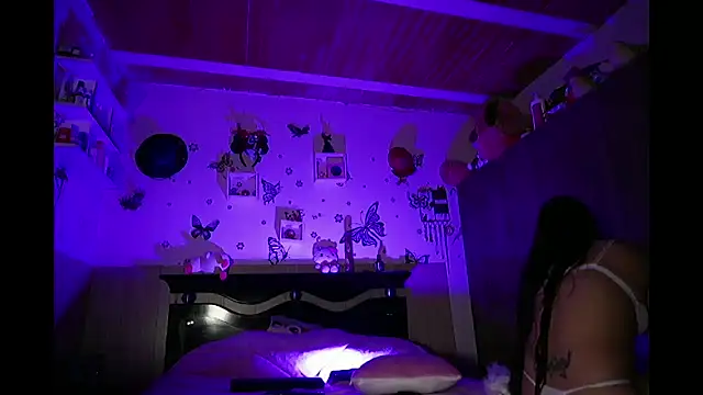 missycanoo online show from December 14, 4:12 am