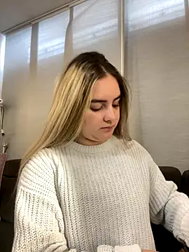 imlindapink online show from October 3, 4:04 pm