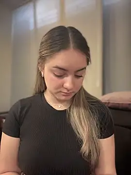 imlindapink online show from November 11, 1:55 pm