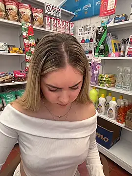 imlindapink online show from February 4, 4:24 pm