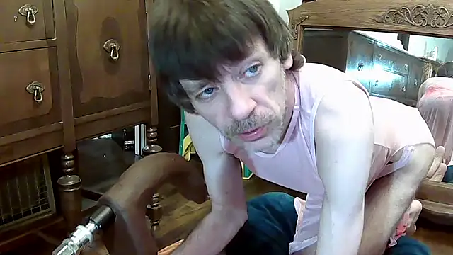 Snapshot of MaxJr8008 chatting on October 11, 6:56 am MaxJr8008 online show from October 11, 6:56 am